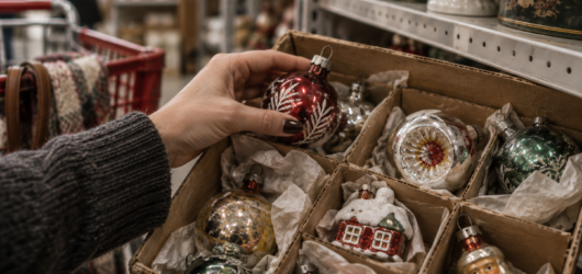 Weekend Hunt: Vintage Christmas Ornaments – What’s Worth Looking for at the Thrift Store