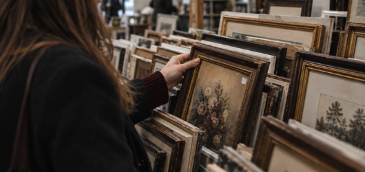 Weekend Hunt: Vintage Picture Frames – Why the Best Thrift-Store Art Find Might Actually Be the Frame